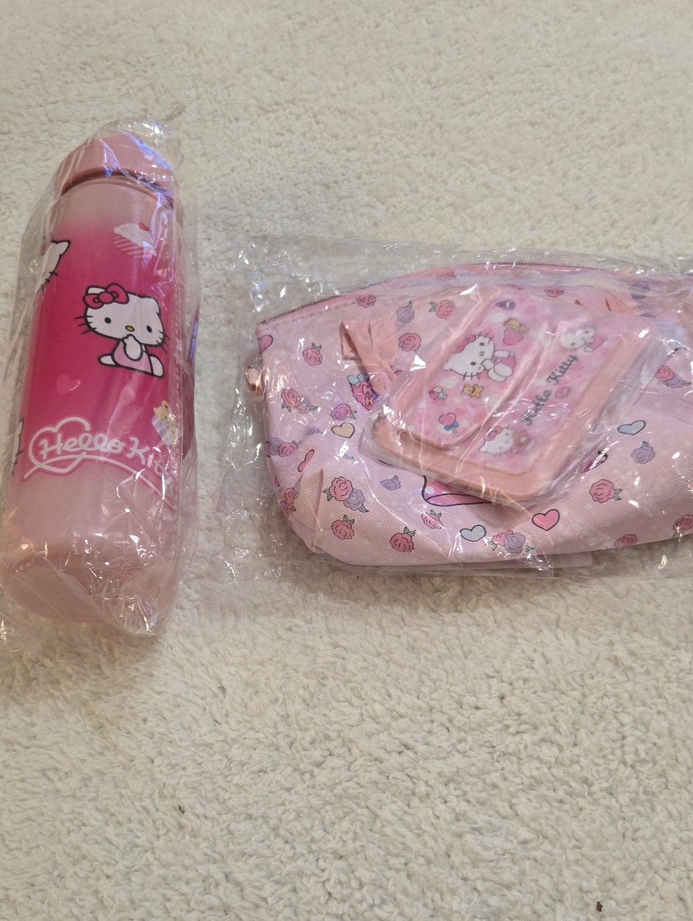 NWT HELLO KITTY 3PC PURSE , WALLET AND MATCHING WATER BOTTLE